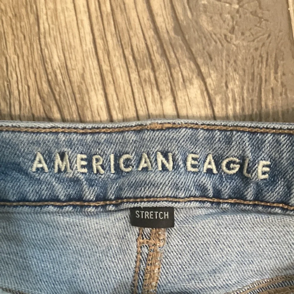 Super Cute and Comfy American Eagle Blue Jeans (Size 4)! - Picture 4 of 5